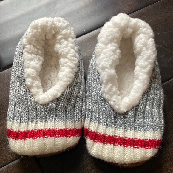 Toddler Slippers NWOT - Picture 1 of 2